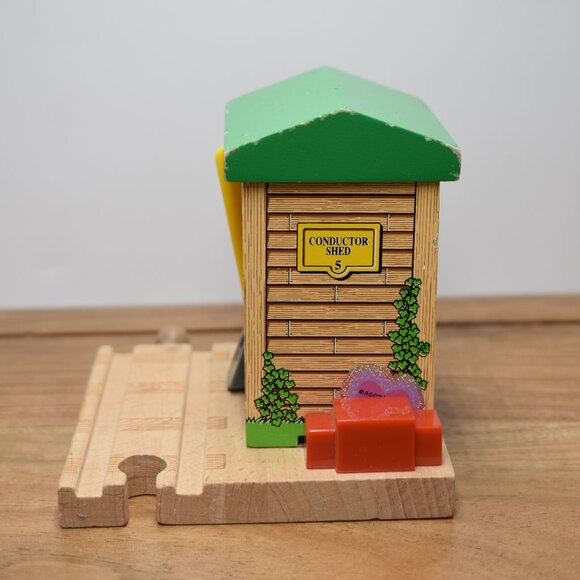 Sodor Conductor Shed 2001 Learning Curve Wooden Railway Thomas the Train - Picture 7 of 8